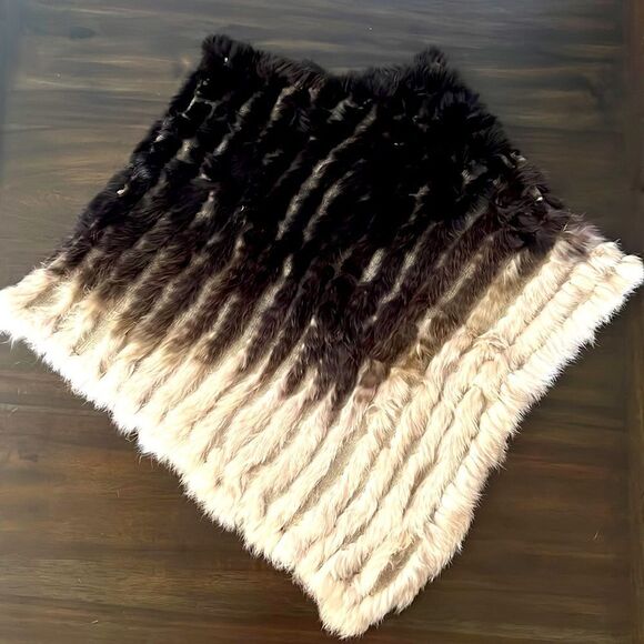 Love token rabbit fur cape - Picture 1 of 3